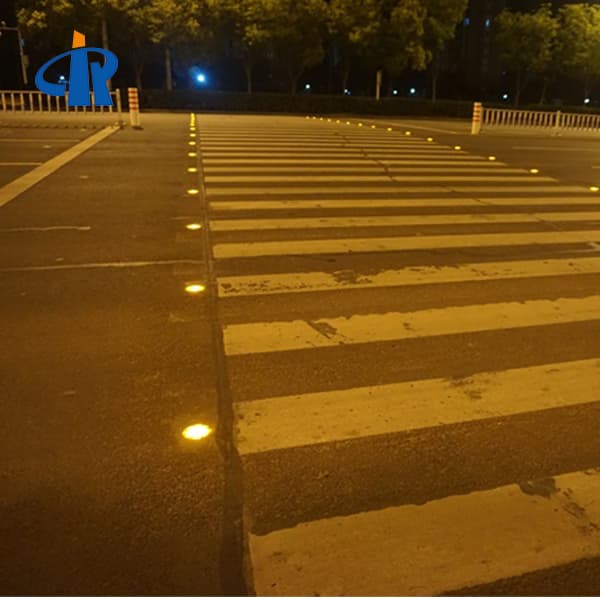 <h3>synchronized reflective road stud for Pedestrian-RUICHEN </h3>
